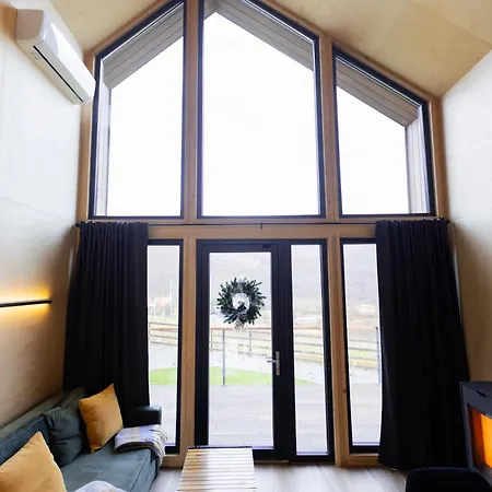 Lodge комплекс відпочинку крихая